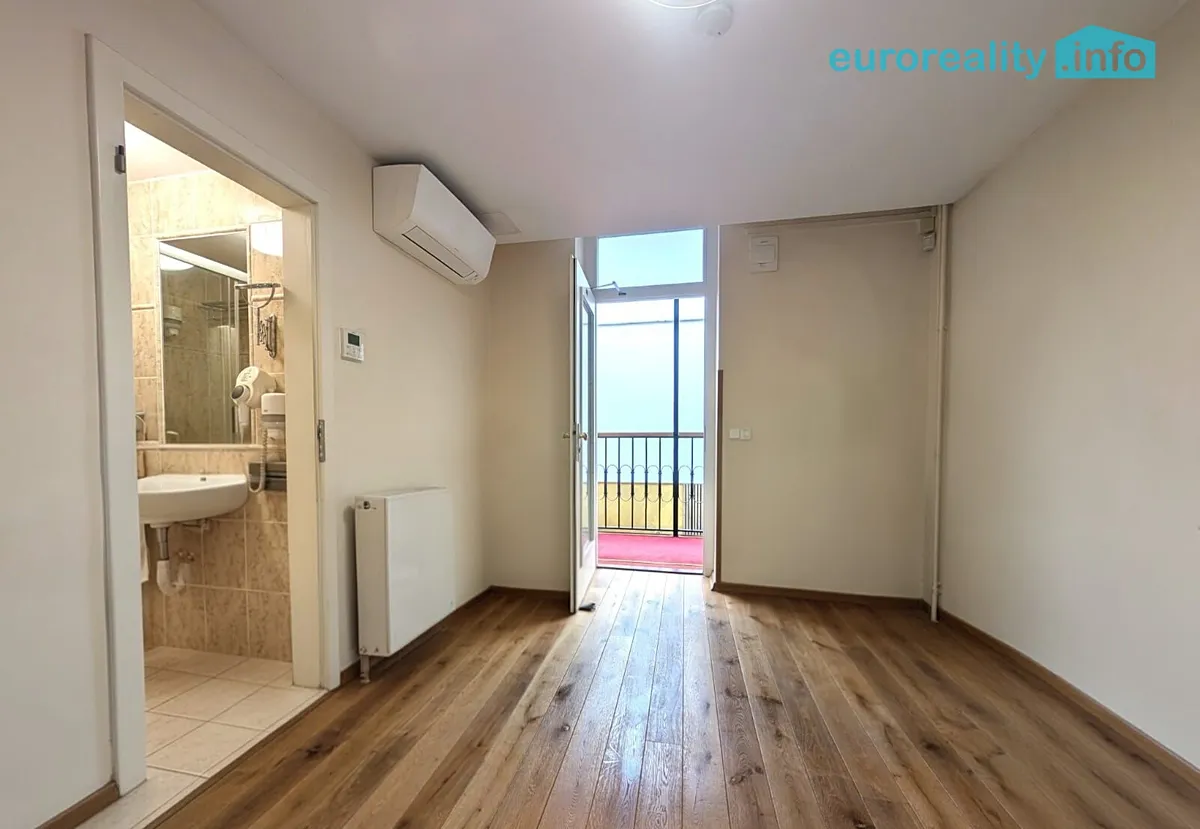 Pronájem obchodního prostoru 15 m²